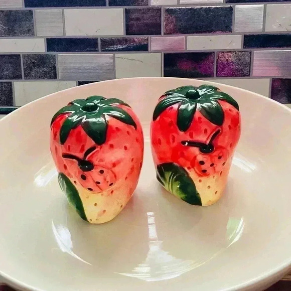 Source Unknown Other - Strawberry salt and pepper Shakers